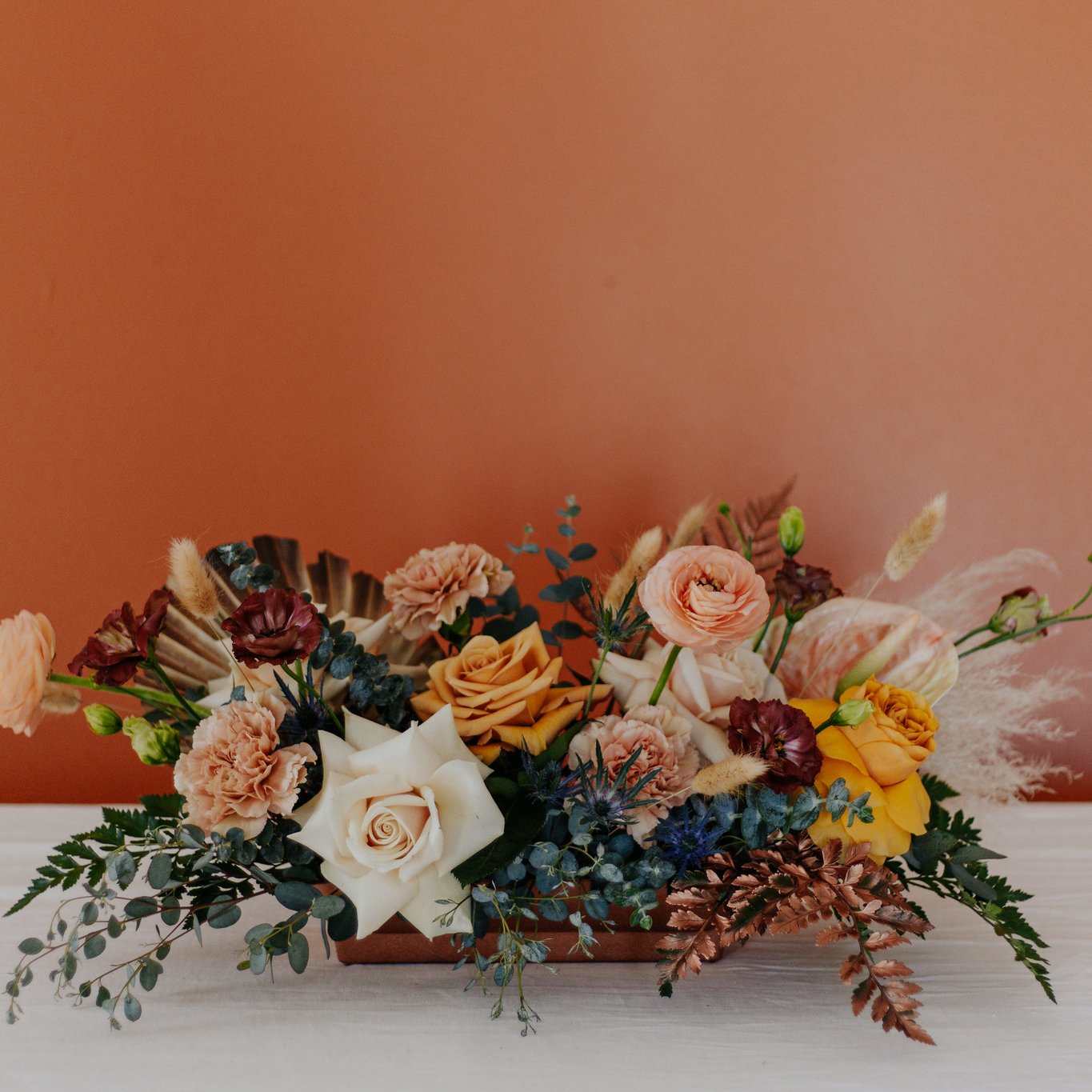 Centerpiece in Oblong Plastic Design Bowl