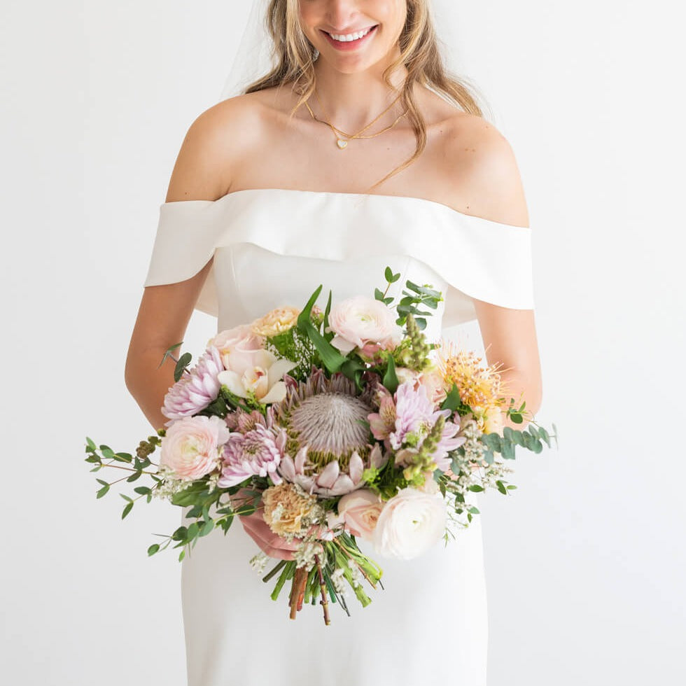 Pastella Premade Bouquets - 1 Bridal Bouquet + 1 Boutonniere – Flower Moxie