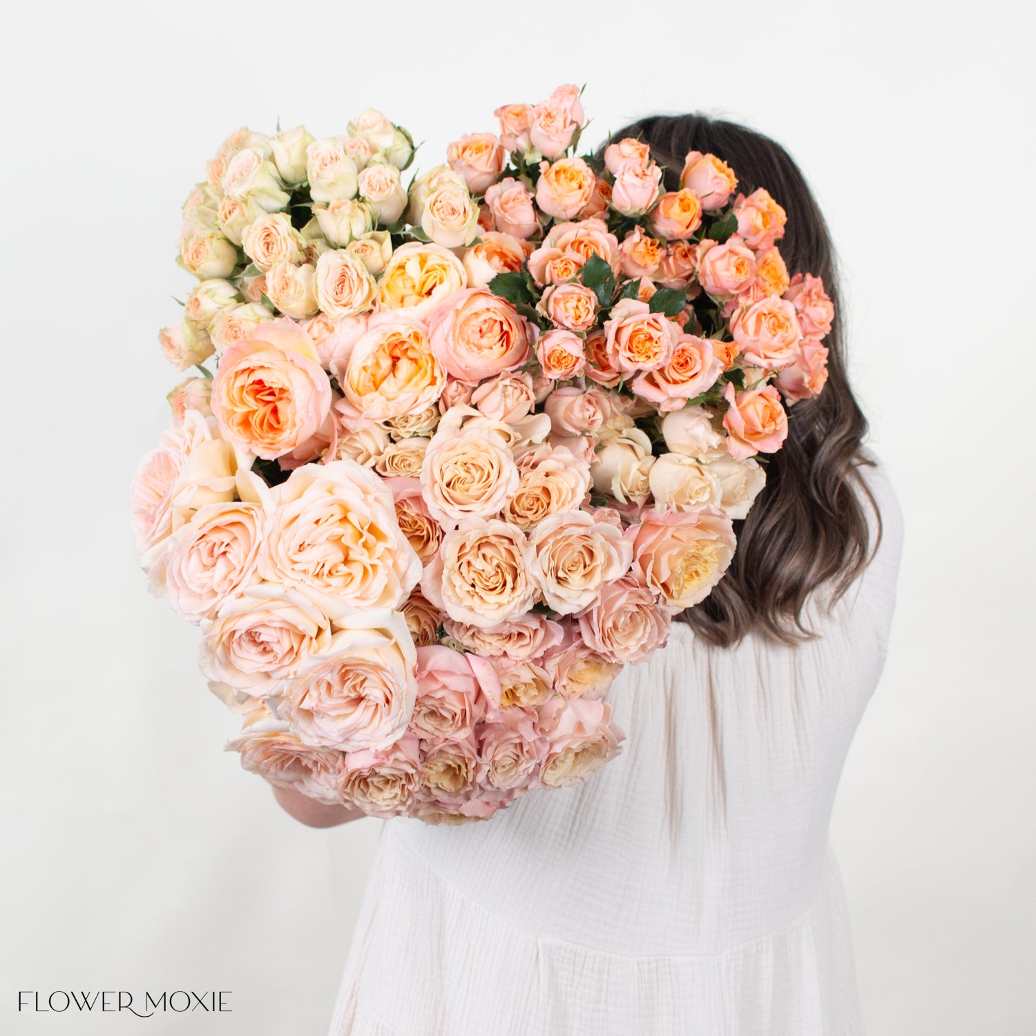 Big bouquet with peach/light pink roses